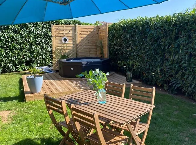 Tiny Et Jacuzzi Charente Maritime * Plassay