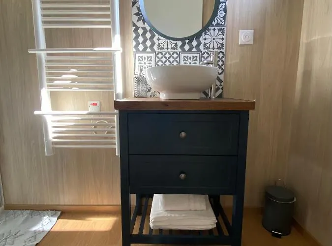 Tiny Et Jacuzzi Charente Maritime * Plassay